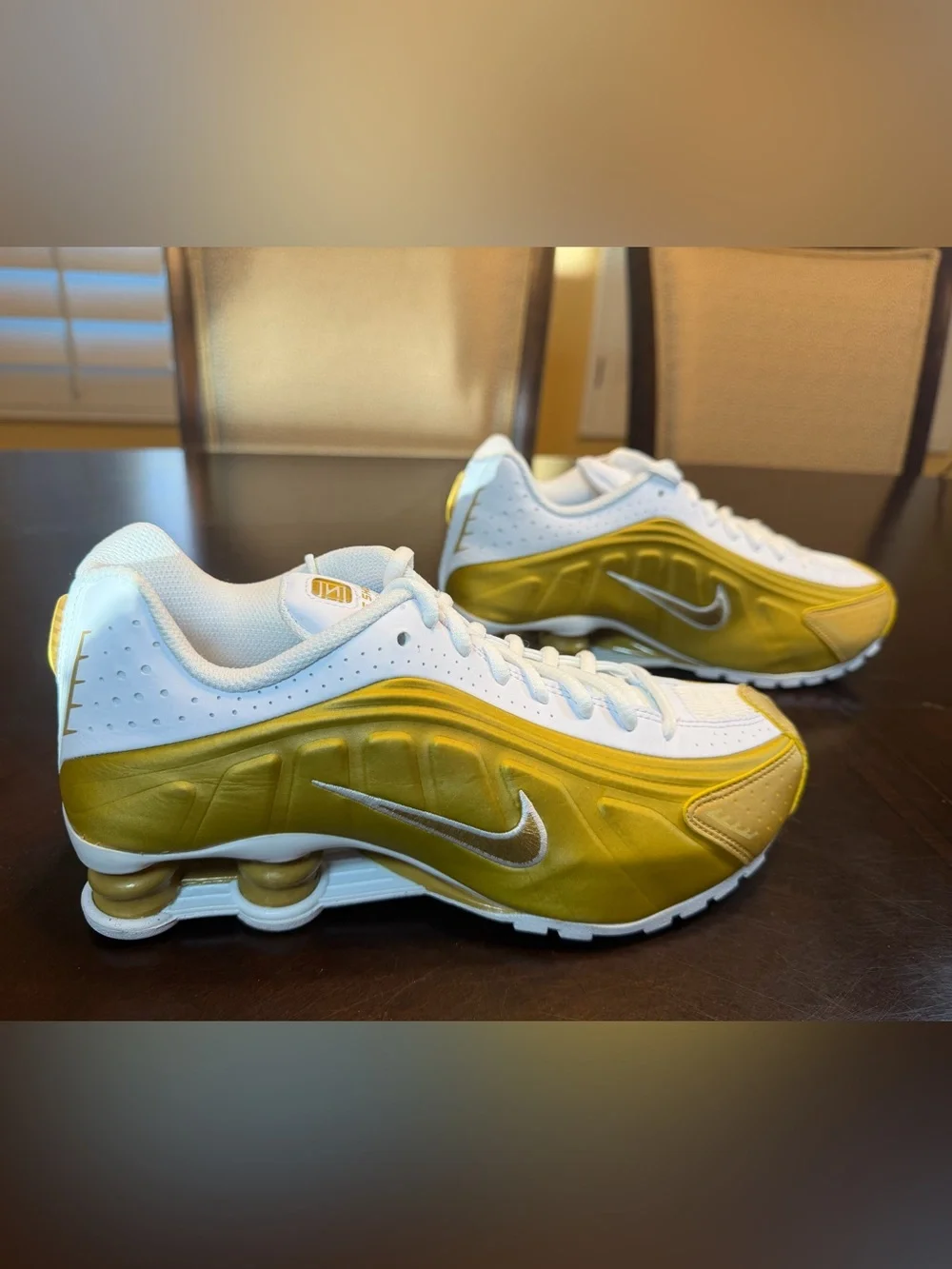 New Nike Shox R4 White Gold Sneaker Shoes Size US 6Y